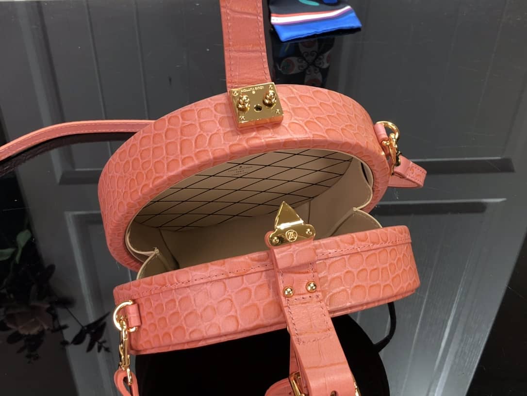 L0vis Vvtt0n Petite Boite Chapeau Crocodilien Brillant Replica Bag Pink N93597