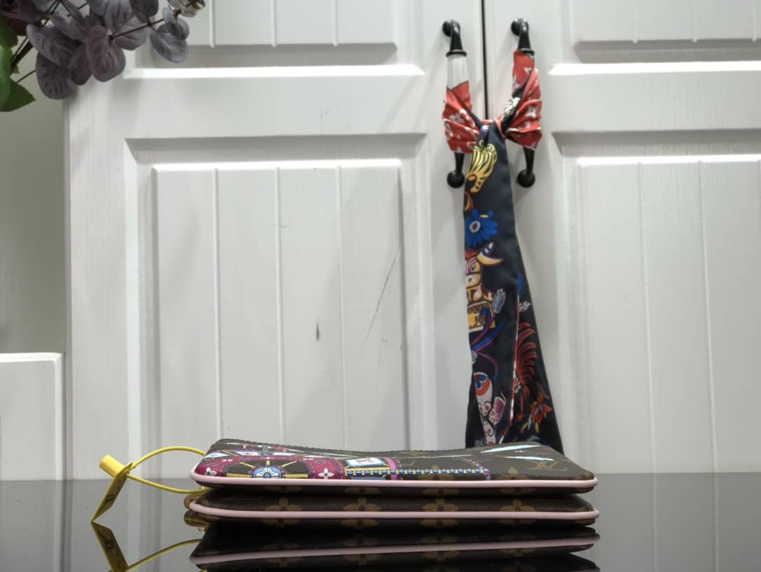 L0vis Vvtt0n Pochette Double Zip Christmas Limited Collection Replica Bag M69744