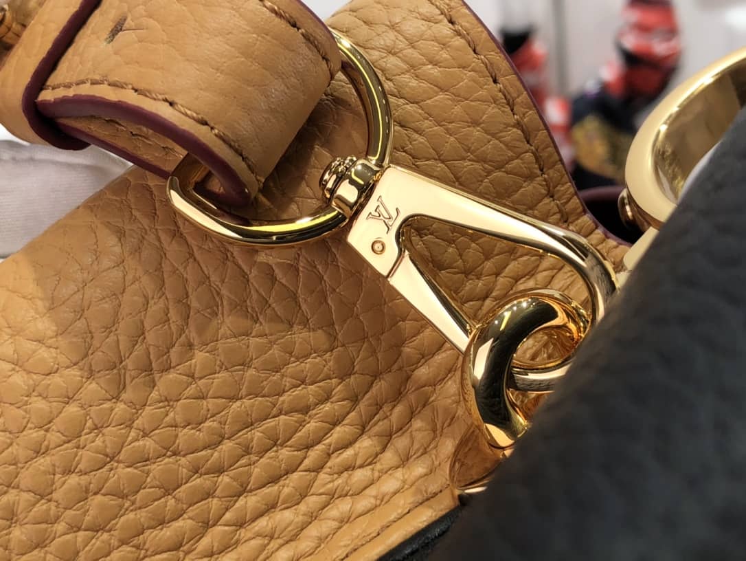 L0vis Vvtt0n Capucines Embroidery Replica Bag Black M48865