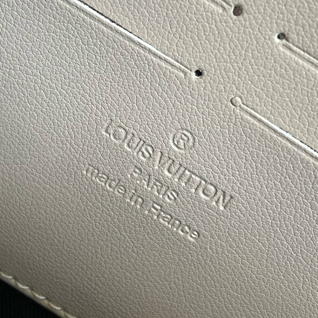 L0vis Vvtt0n Soft Trunk Monogram Mirror Coated Canvas Replica Bag Apricot M45880