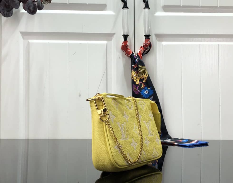 L0vis Vvtt0n Monogram Empreinte Mini Pochette Accessoires Yellow M46129