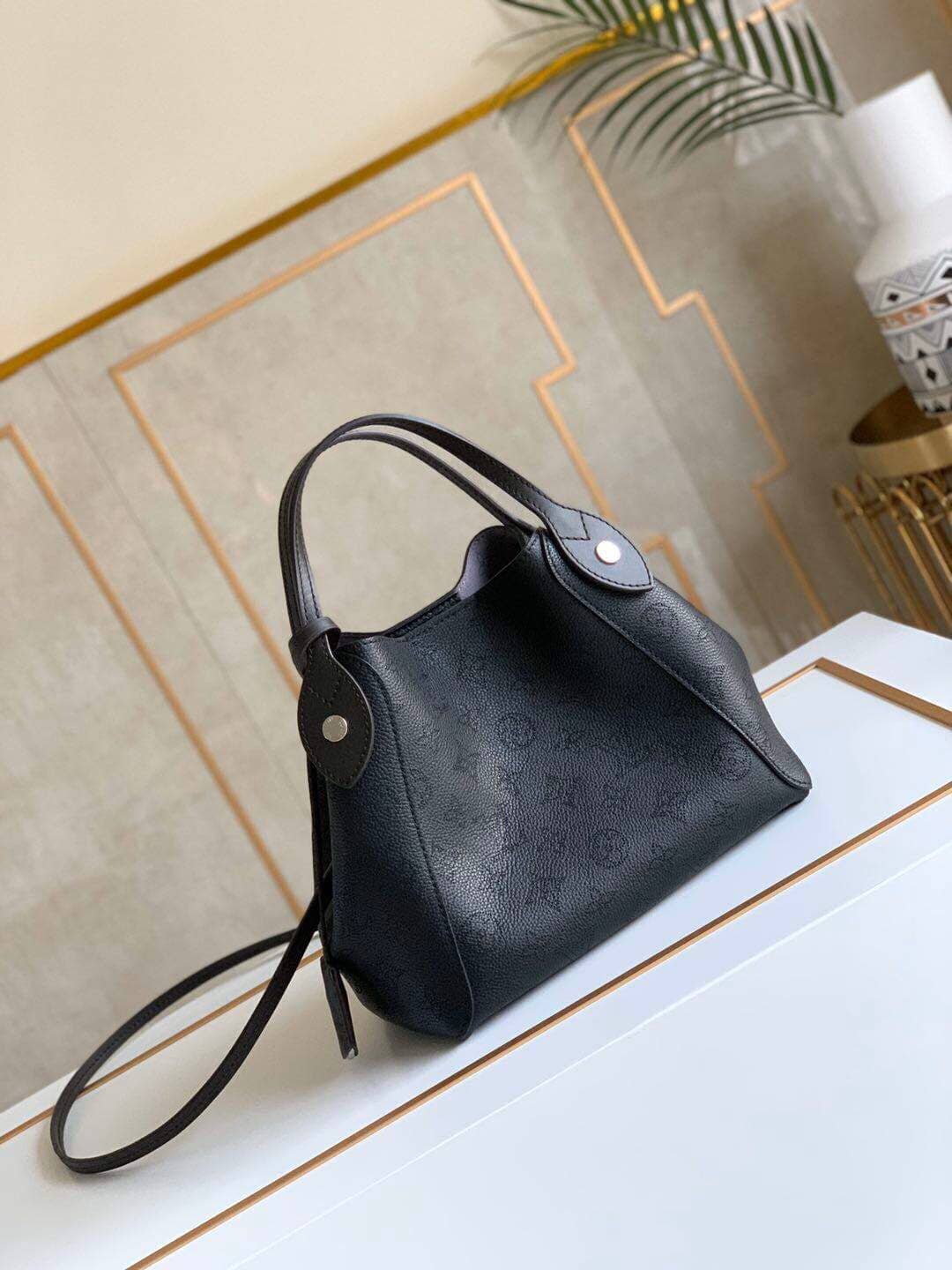 L0vis Vvtt0n Mahina Hina PM Leather Tote Replica Black M54353