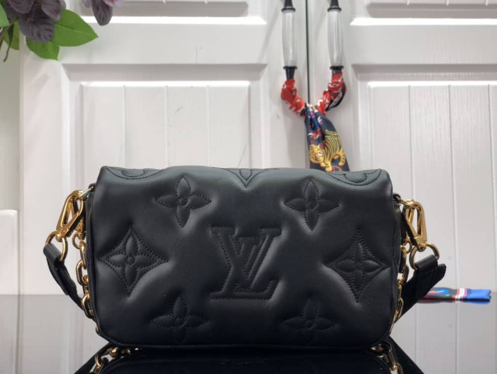 L0vis Vvtt0n Wallet On Strap Bubblegram Black M81399 Replica