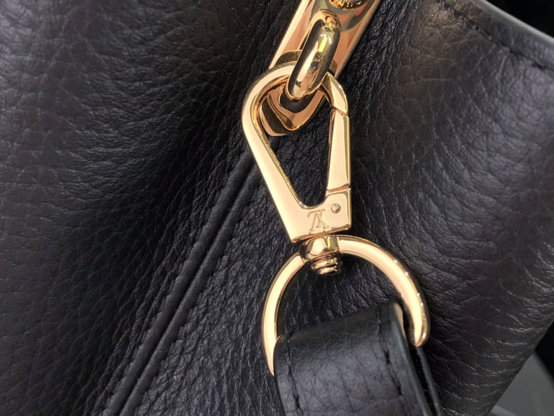 L0vis Vvtt0n Capucines MM Black Replica Bag M57361