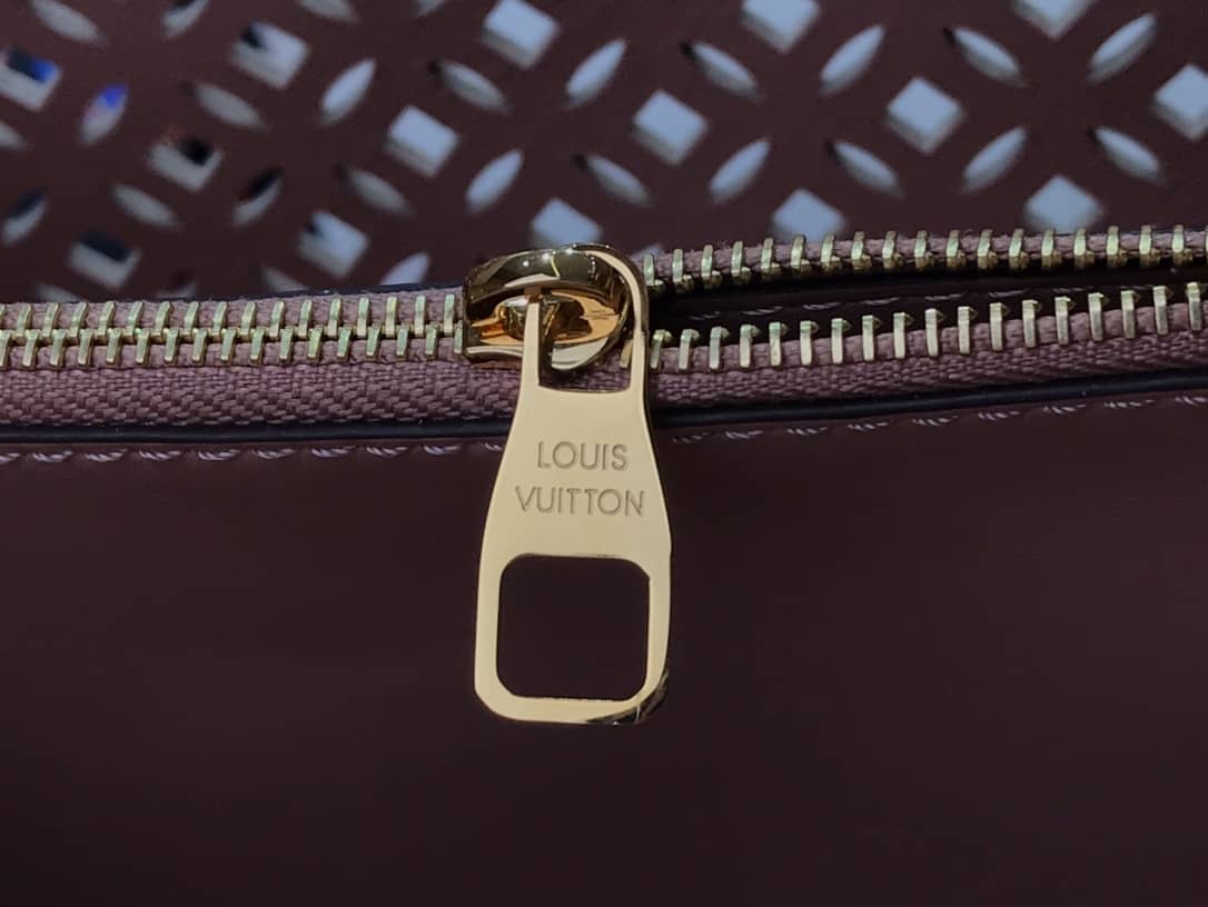 L0vis Vvtt0n Capucines BB Cutout Leather Bag Replica Pink M57228