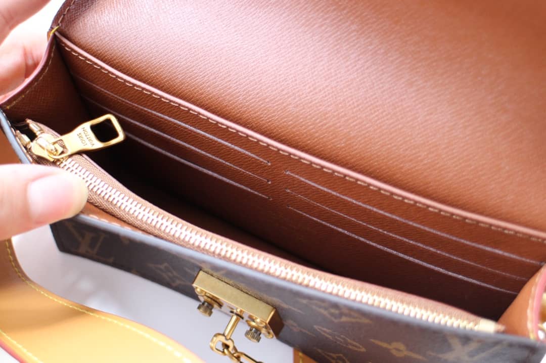 L0vis Vvtt0n Monogram S Lock PM Replica Belt Bag M44667