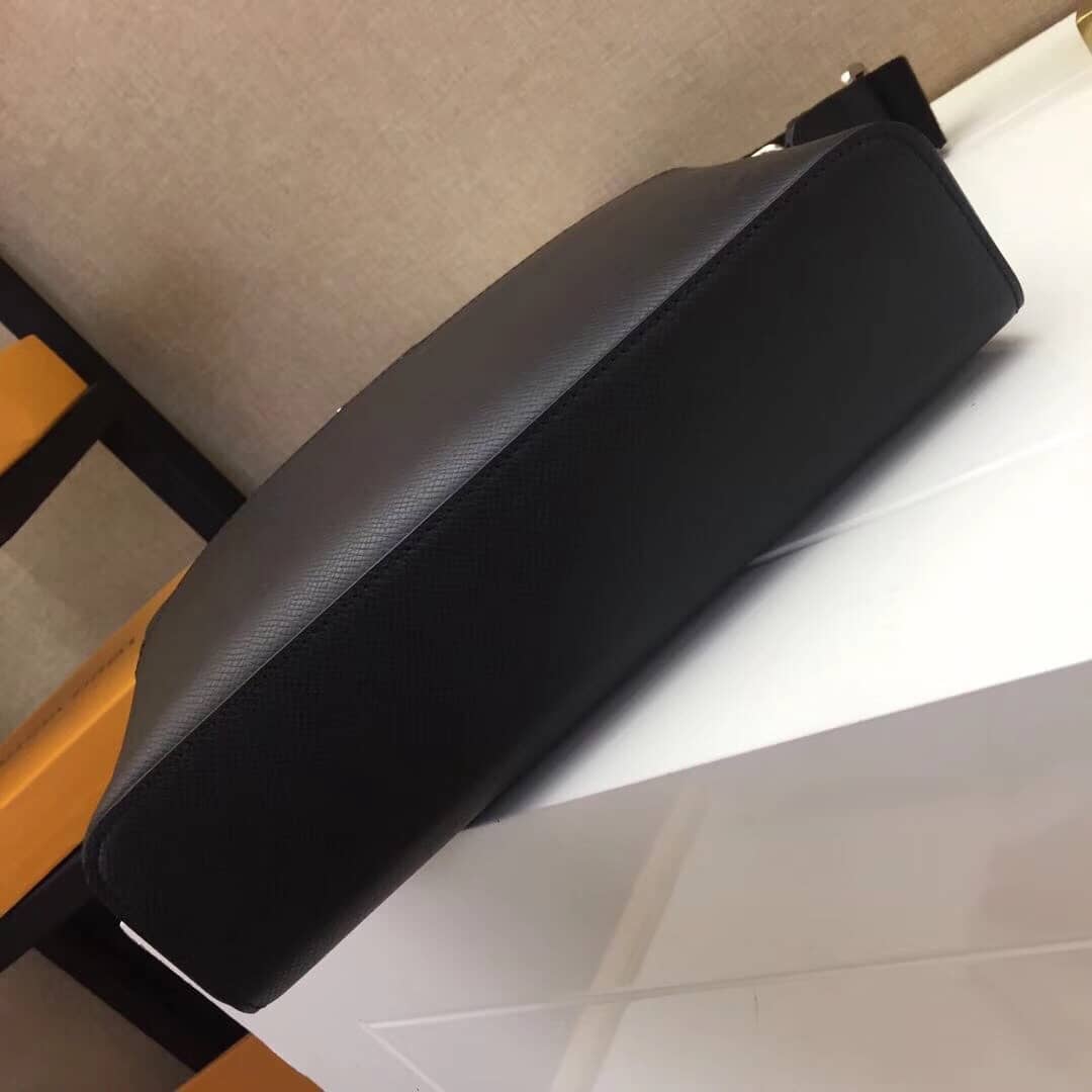 L0vis Vvtt0n Taiga Anton Messenger MM Mens Shoulder Bag Replica M33429