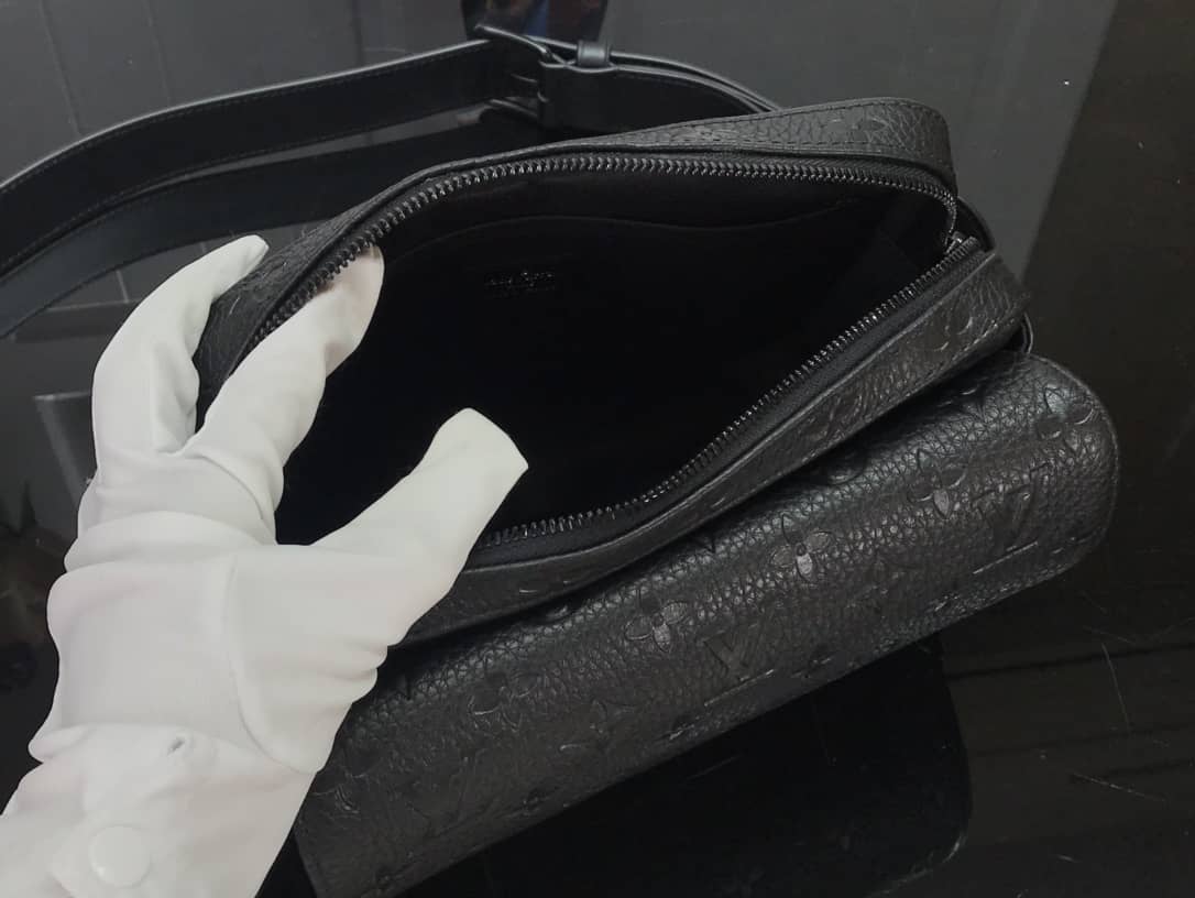 L0vis Vvtt0n Steamer Taurillon Monogram Messenger Bag Replica M57307