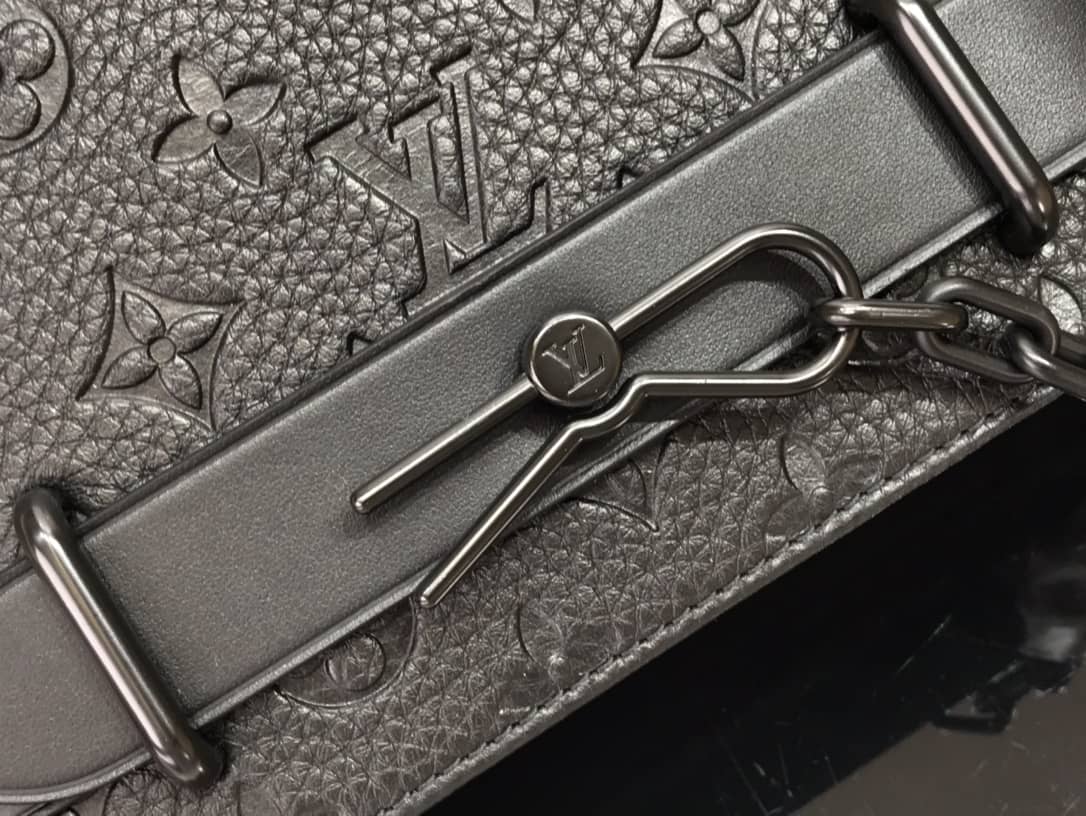 L0vis Vvtt0n Steamer Taurillon Monogram Messenger Bag Replica M57307