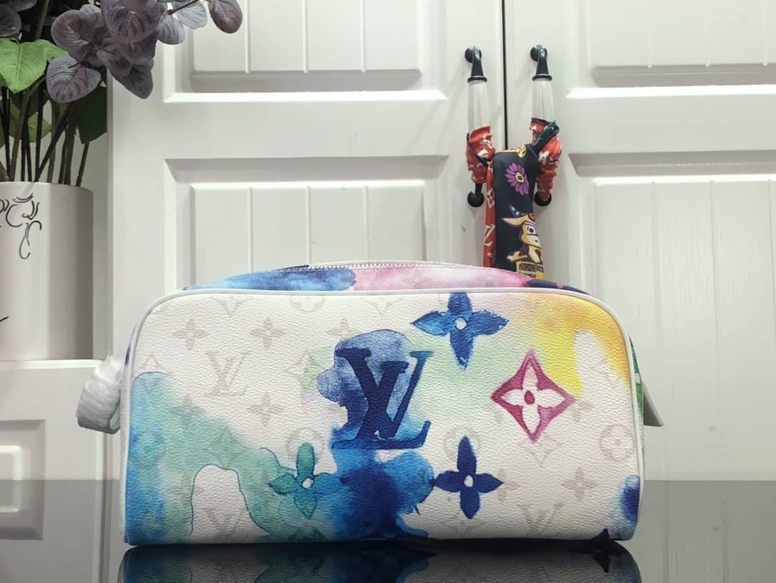 L0vis Vvtt0n Multicolored Watercolor Monogram Canvas Dopp Kit Toiletry Bag Replica M80500