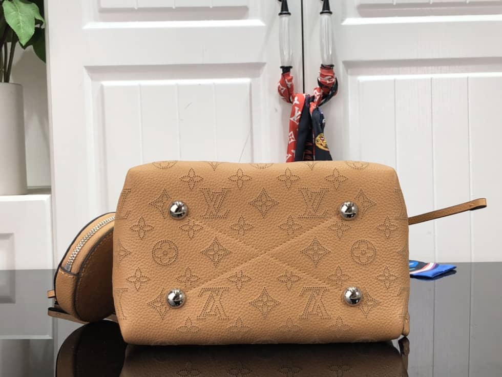 L0vis Vvtt0n Bella Mahina Leather Magnolia Pink M57068 Replica Bucket Bag