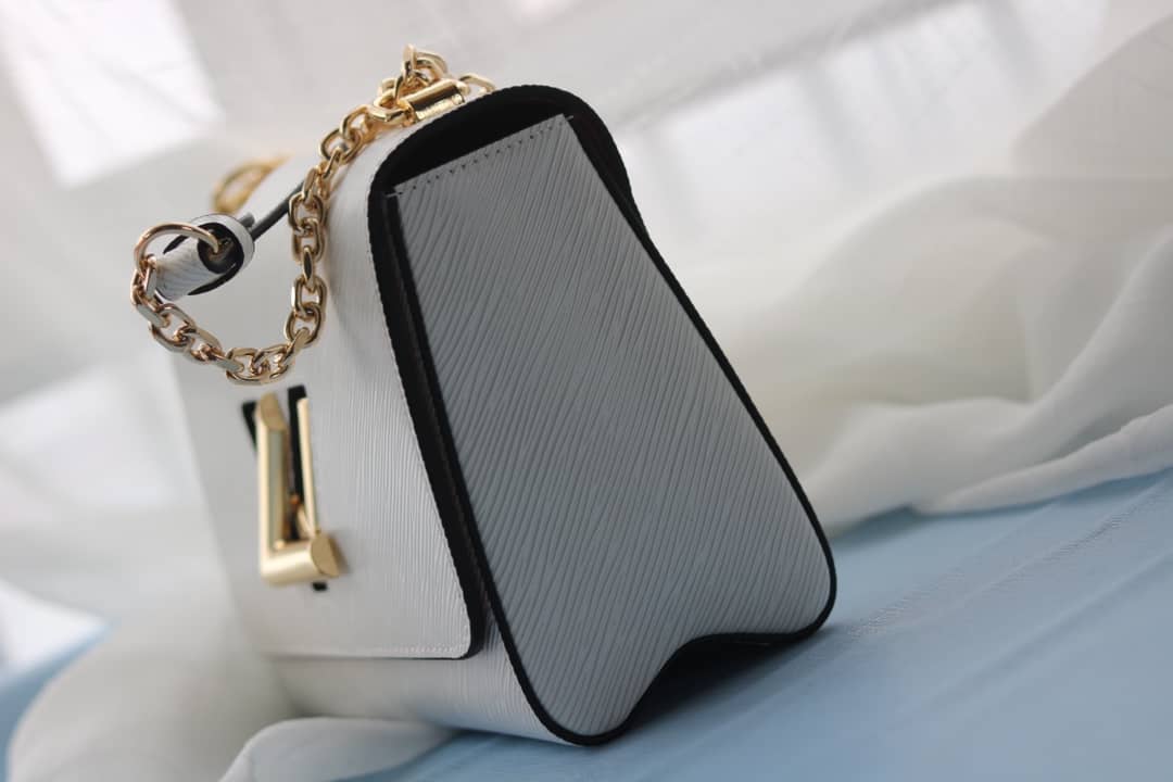 L0vis Vvtt0n Twist Bag White Replica M50281