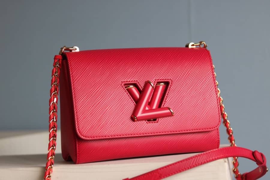 L0vis Vvtt0n Twist MM Chain Leather Replica Bag Red M50282