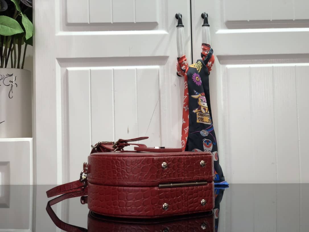 L0vis Vvtt0n Petite Boite Chapeau Crocodilien Brillant Replica Bag Red N93597