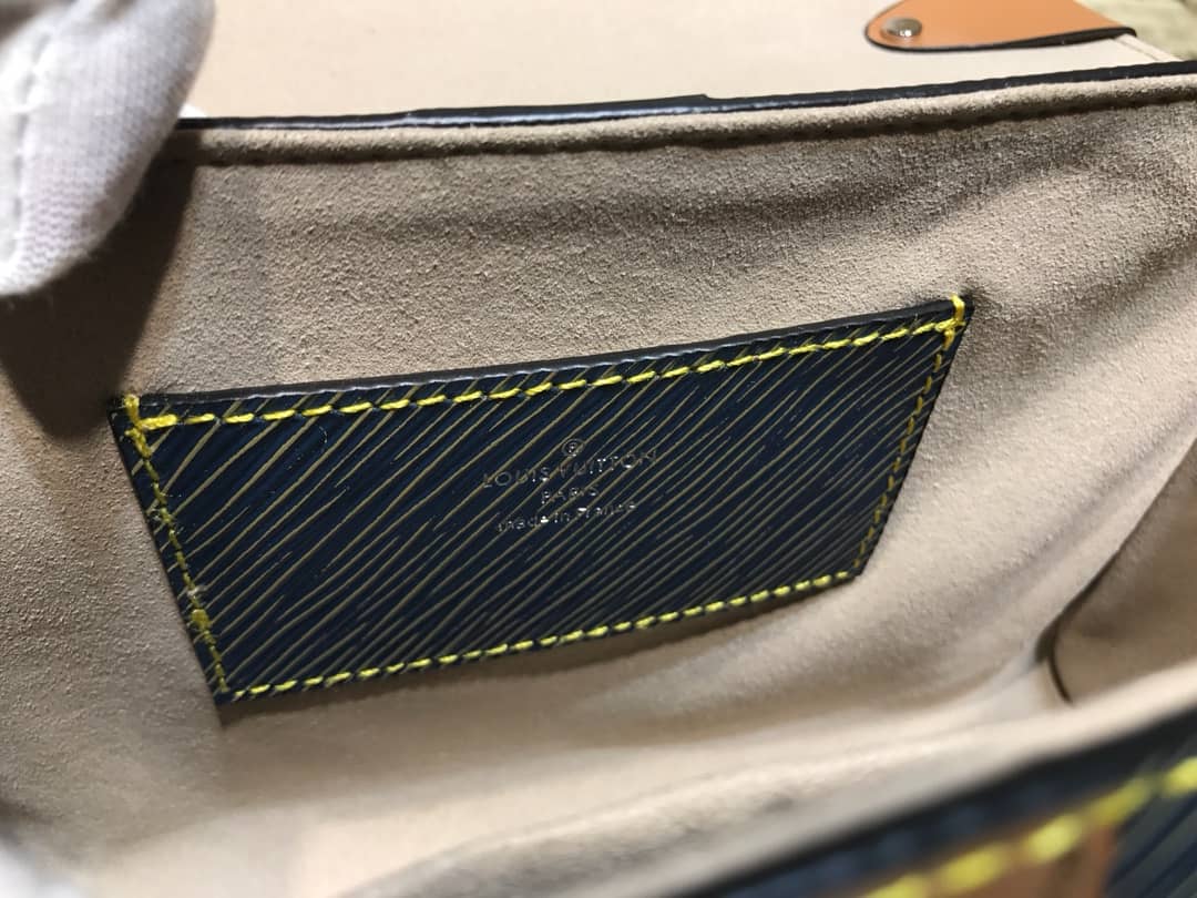 L0vis Vvtt0n Twist MM Bag Blue M50296 Replica