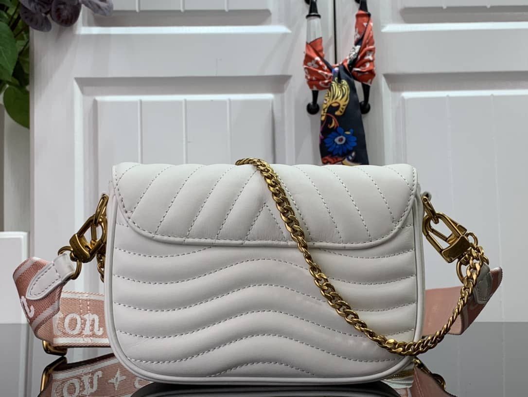 L0vis Vvtt0n New Wave Multi Replica Pochette White M56466