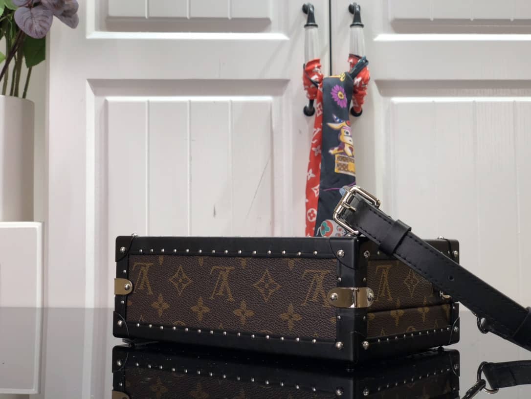 L0vis Vvtt0n Monogram Massacar Canvas Clutch Box Replica