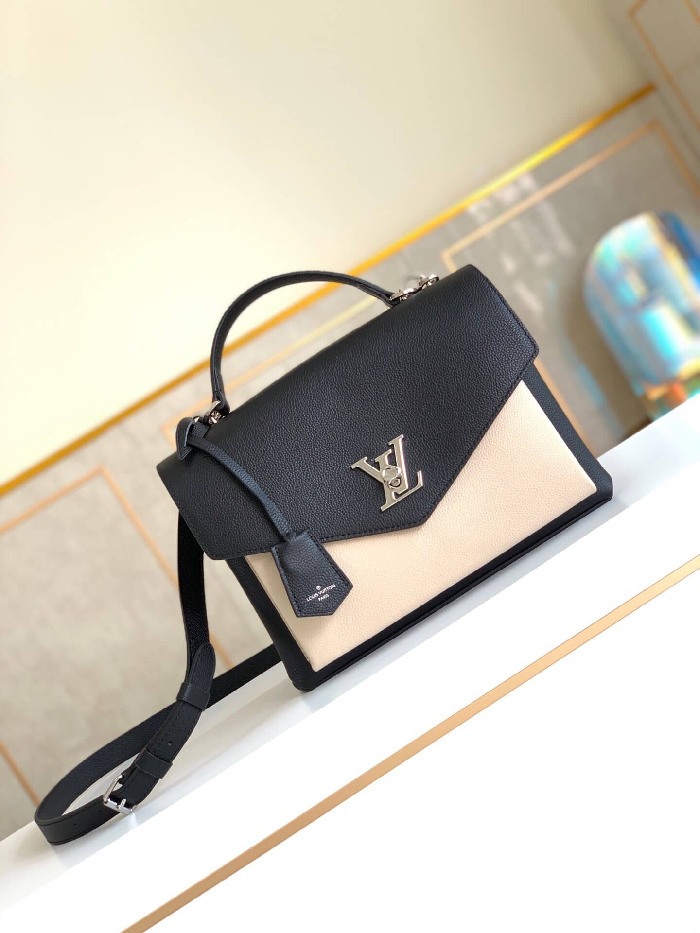 L0vis Vvtt0n My Lockme Vanille Leather Crossbody Bag Replica M54878