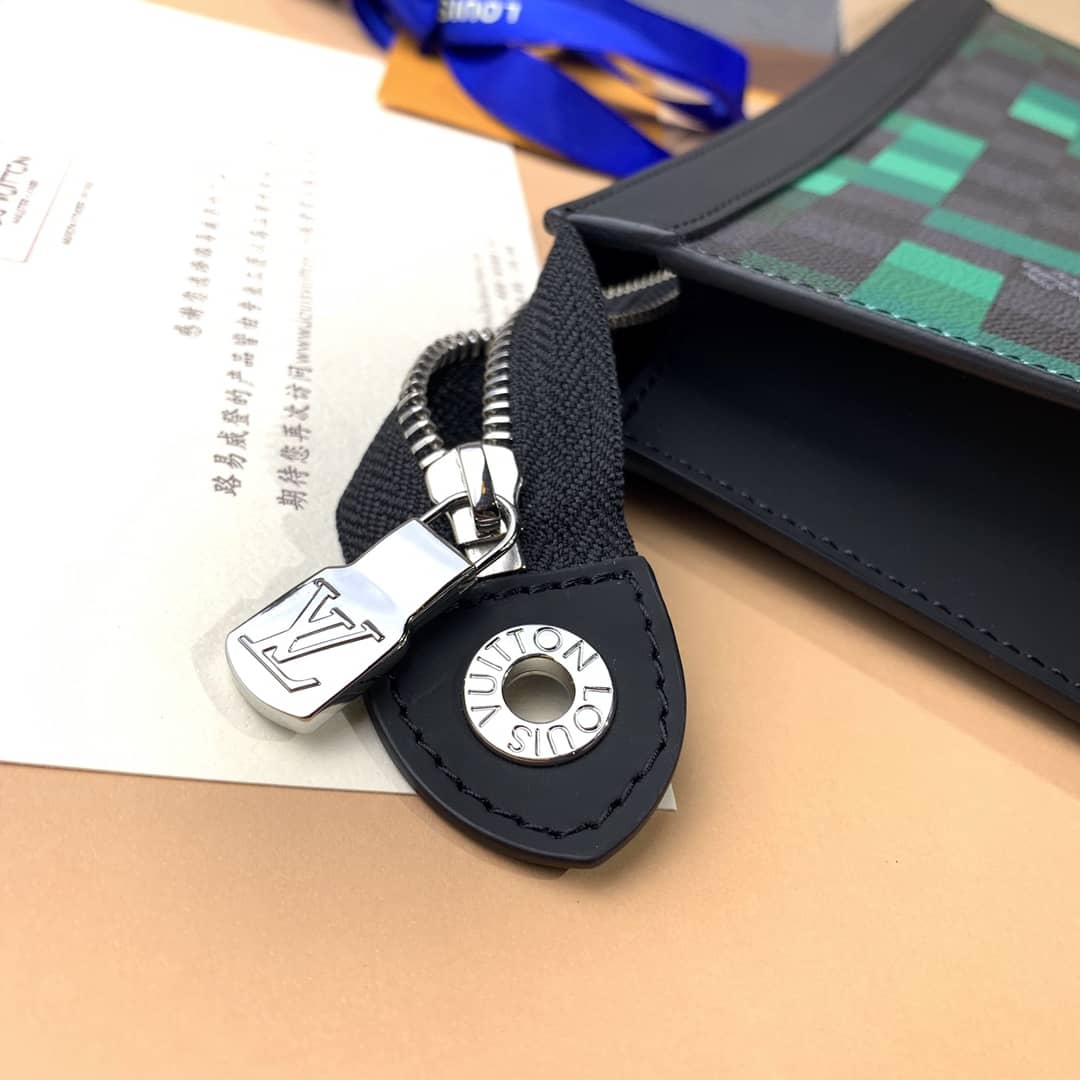 L0vis Vvtt0n Pochette Voyage Leather Bag Replica N60176