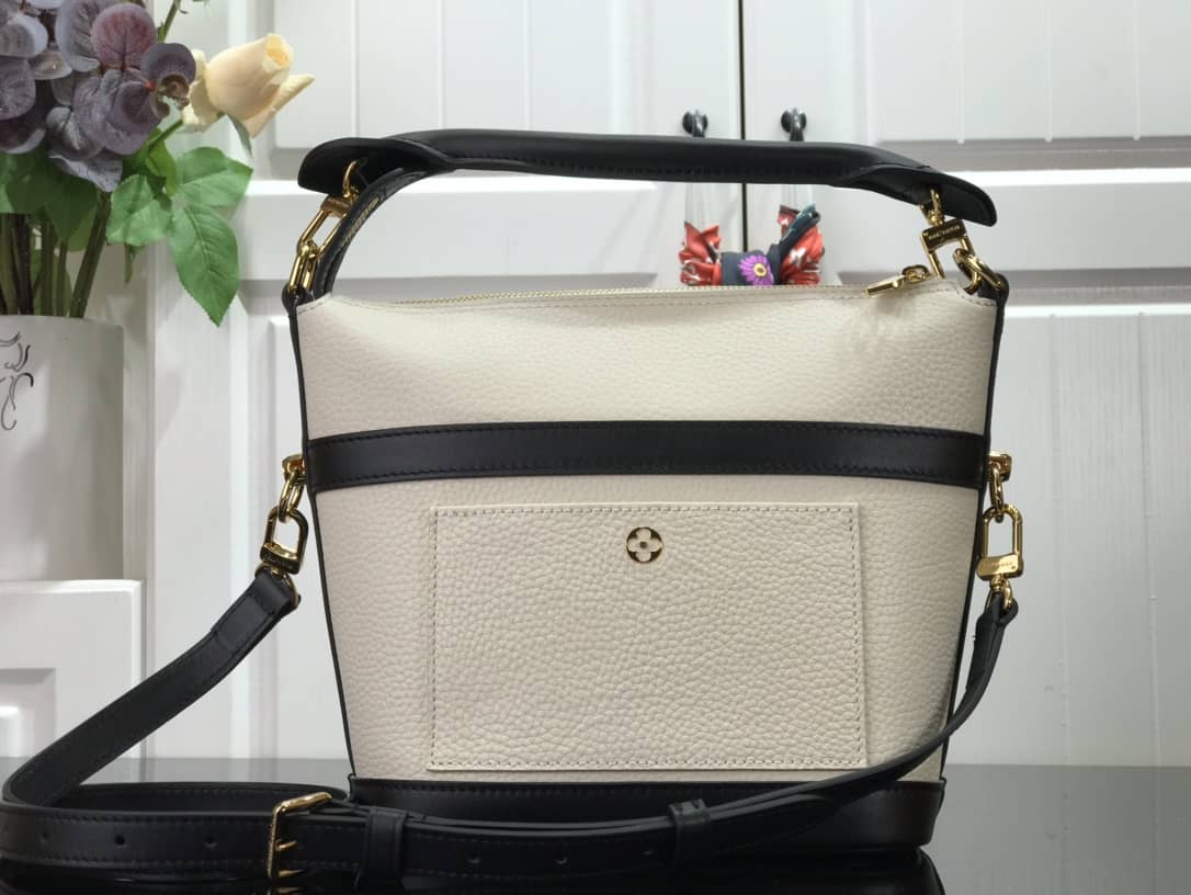 L0vis Vvtt0n Cruiser PM Calfskin Leather Replica Bag White M57934