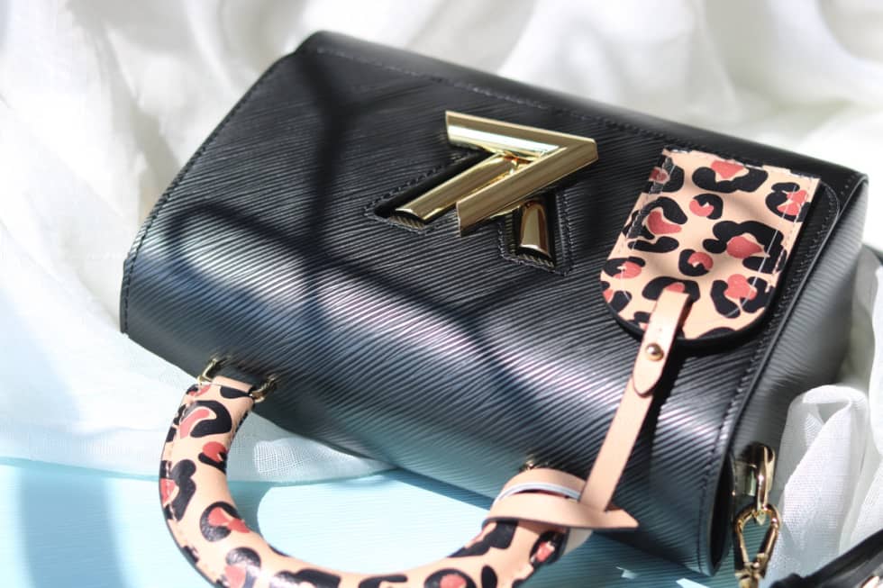 L0vis Vvtt0n Twist Leopard Handle Bag Epi Leather PM M50362 Replica Shoulder Bag
