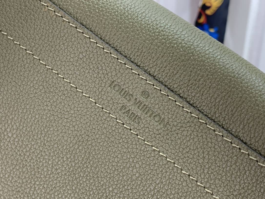 L0vis Vvtt0n Lockme Chain PM Replica Handbag Green M57073