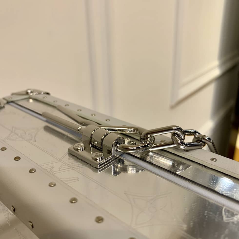 L0vis Vvtt0n Clutch Box Bag White M20230 Replica Messenger Bag