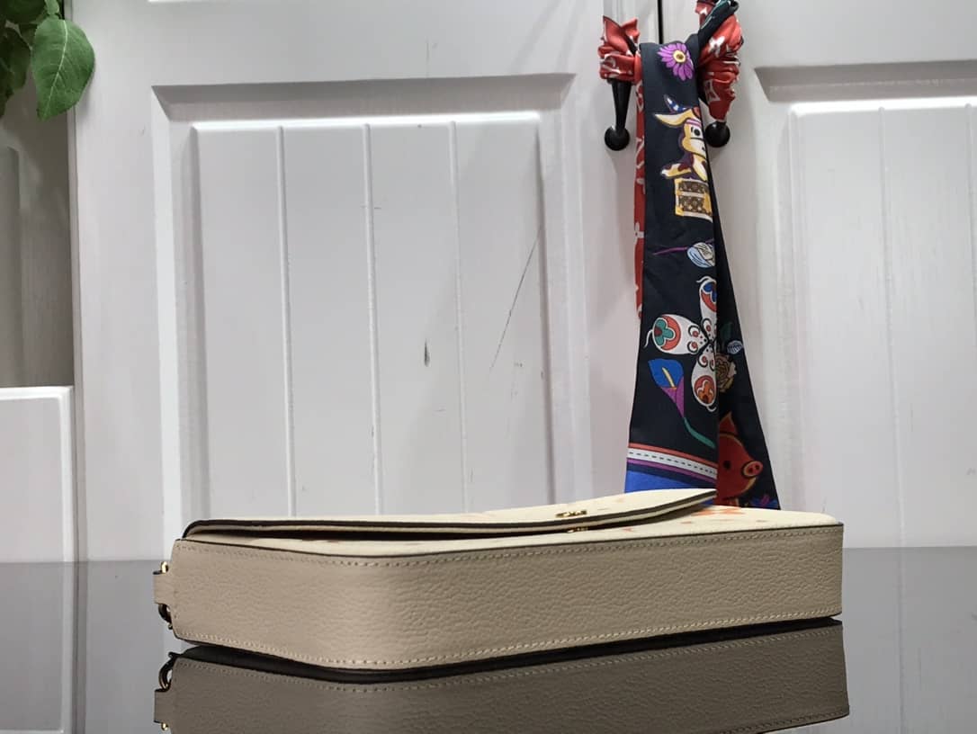 L0vis Vvtt0n Monogram Pochette Felicie Replica Bag Yellow M80498