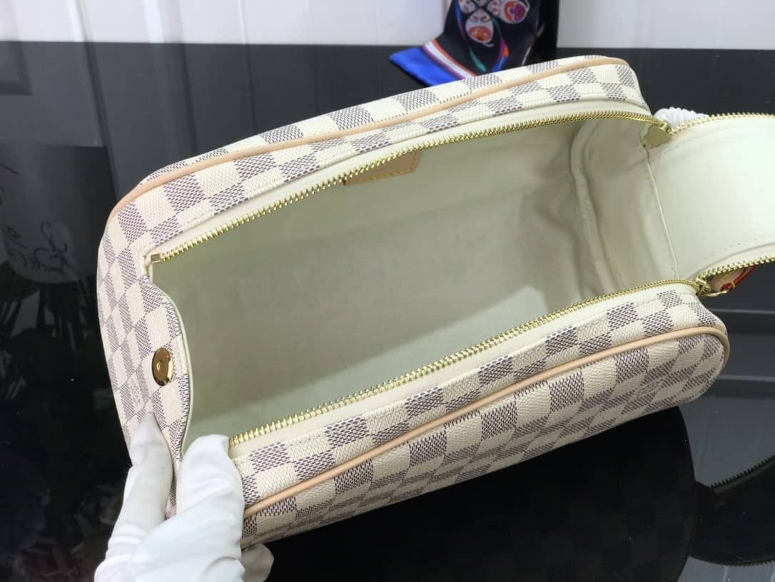 L0vis Vvtt0n King Size Toiletry Bag Replica White M47528