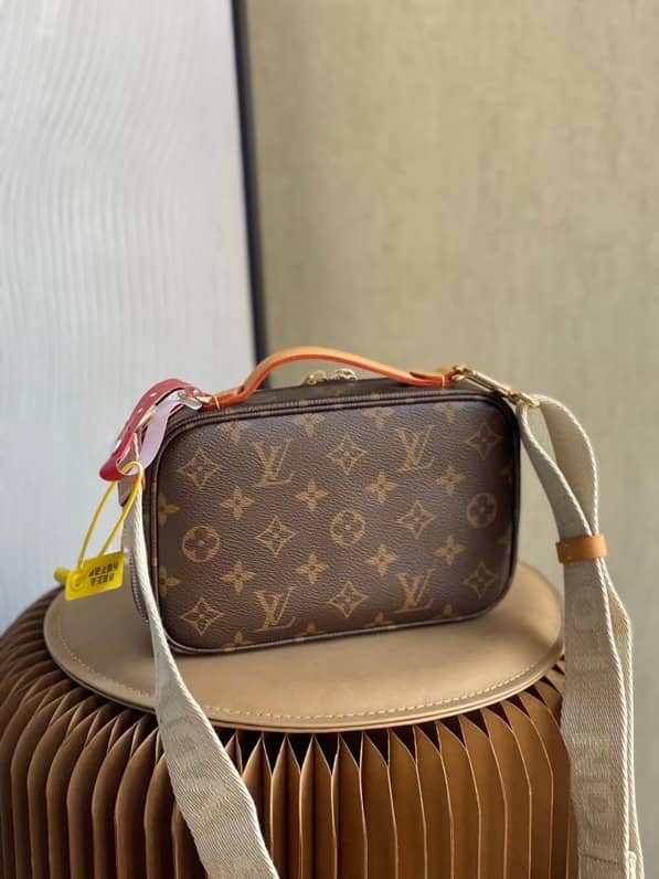 Best Replica L0vis Vvtt0n Monogram Canvas Utility M80446 Replica Crossbody Bag(ColaReps)