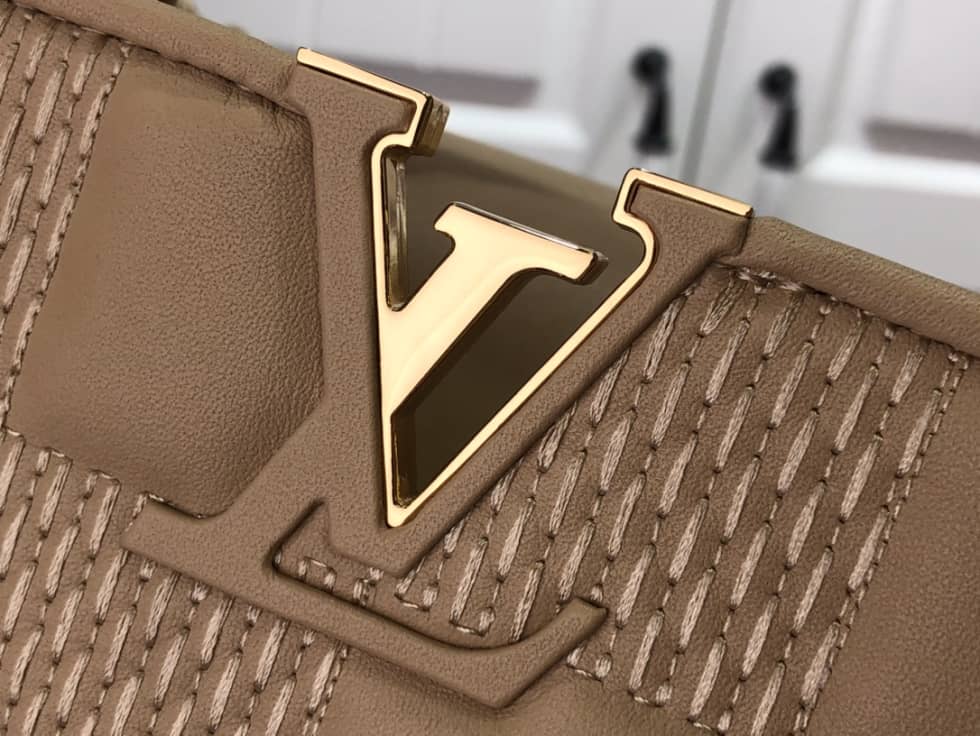 L0vis Vvtt0n Capucines BB Beige M59225 Replica Shoulder Bag