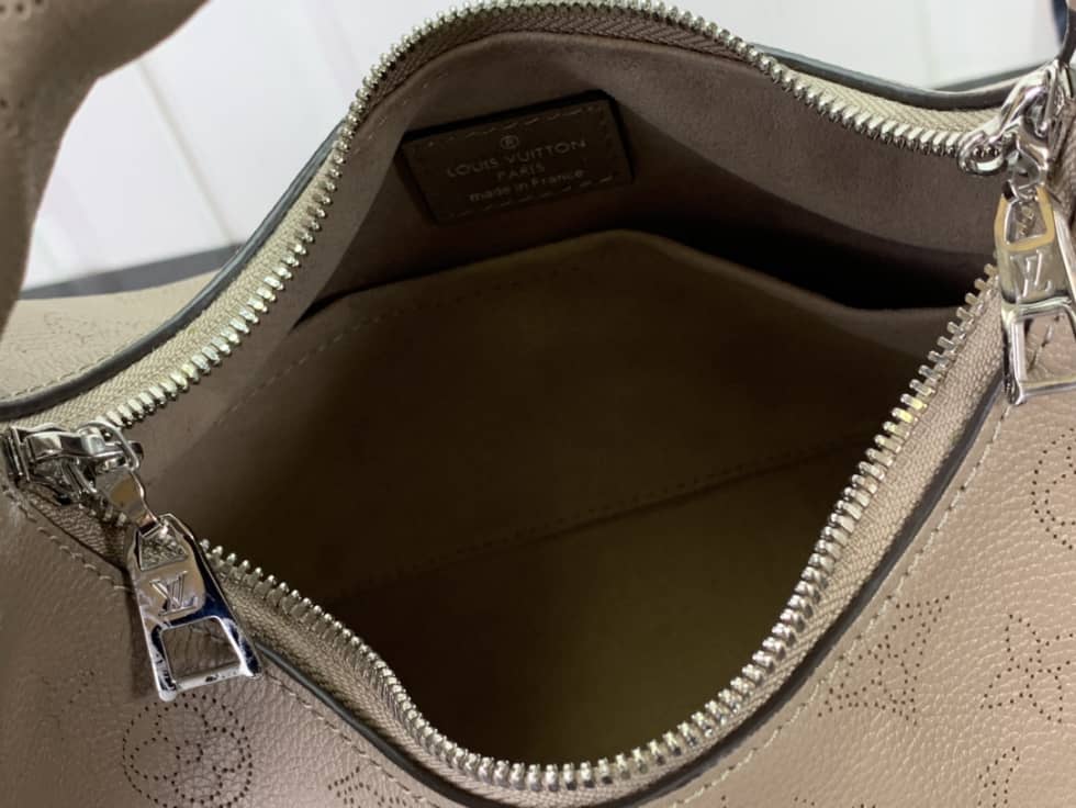 L0vis Vvtt0n Why Knot PM Mahina Leather M20701 Replica Hobo