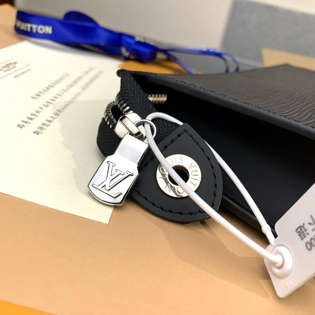 L0vis Vvtt0n Replica Toiletry Pouch 26 Epi Leather Bag Black M41366