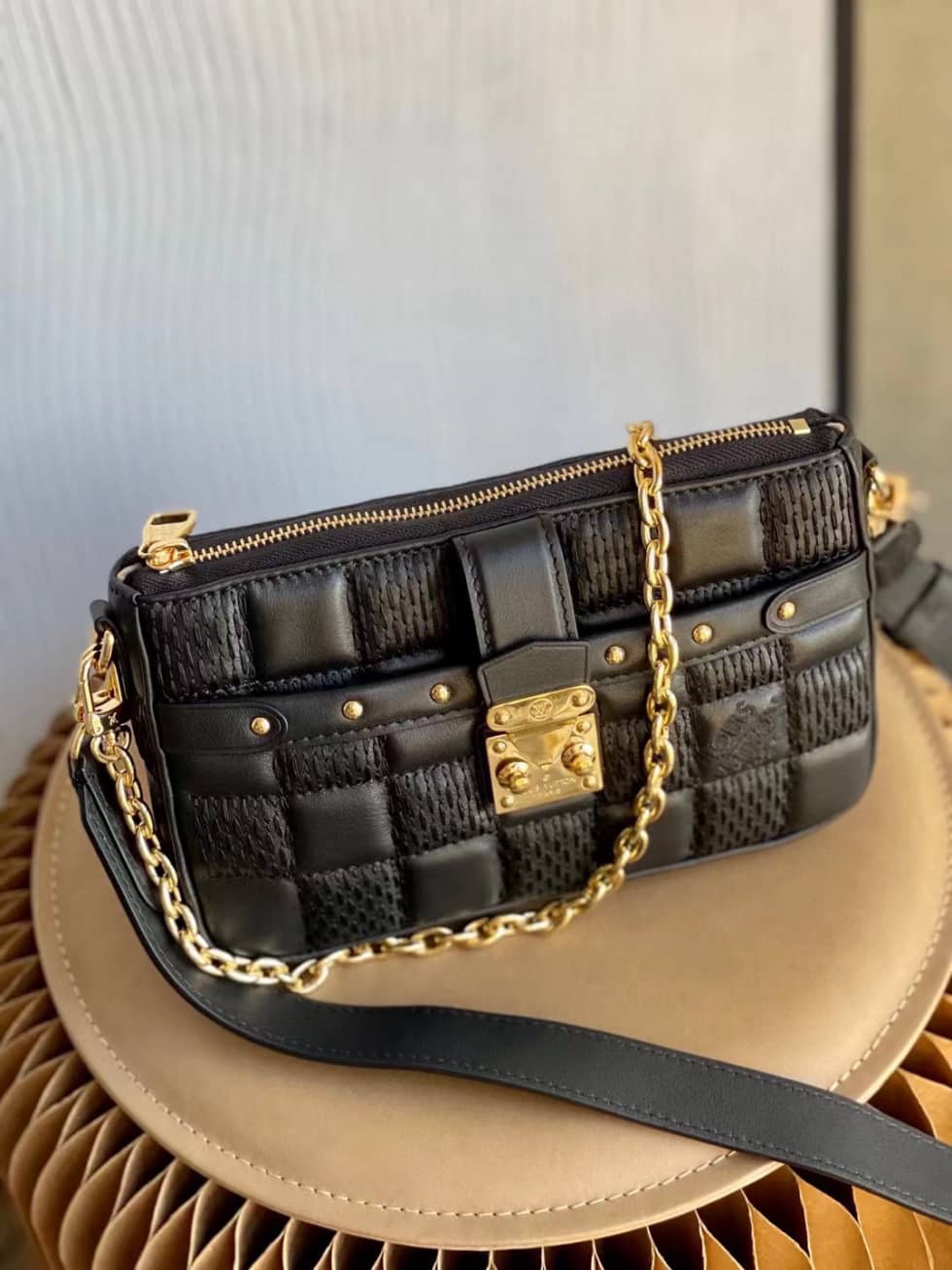 L0vis Vvtt0n Pochette Troca Lamb Leather M59046 Replica Crossbody Bag