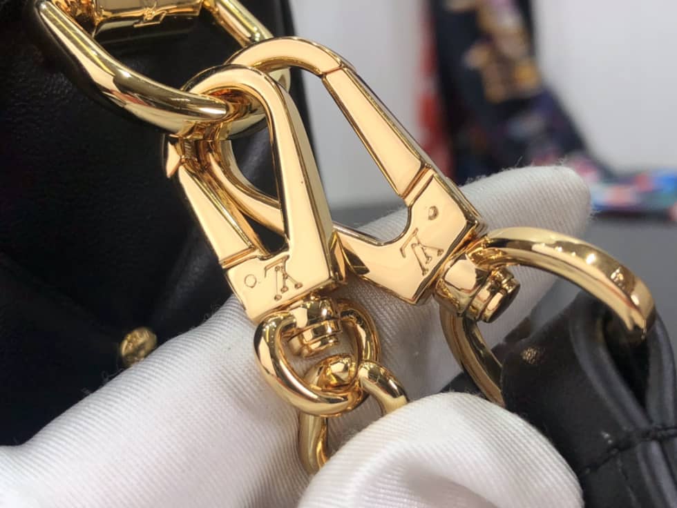 L0vis Vvtt0n Twist MM Leather M59029 Replica Crossbody Bag