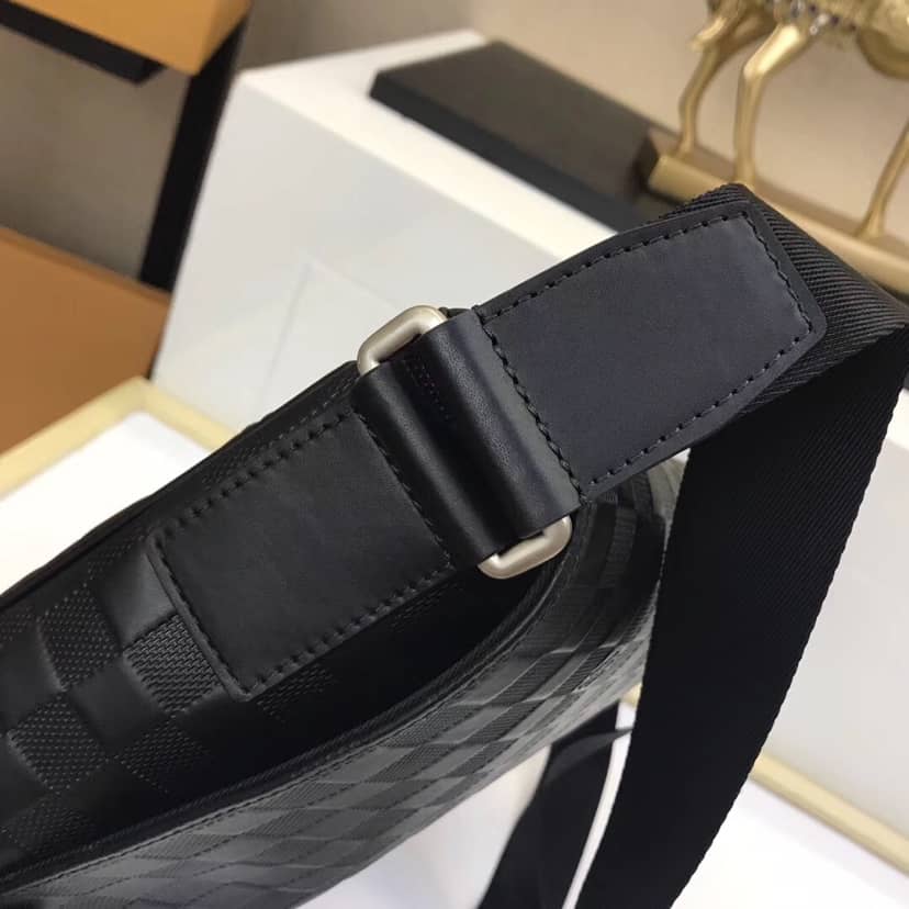 L0vis Vvtt0n District PM Damier Infini Leather Shoulder Bag Replica N41038