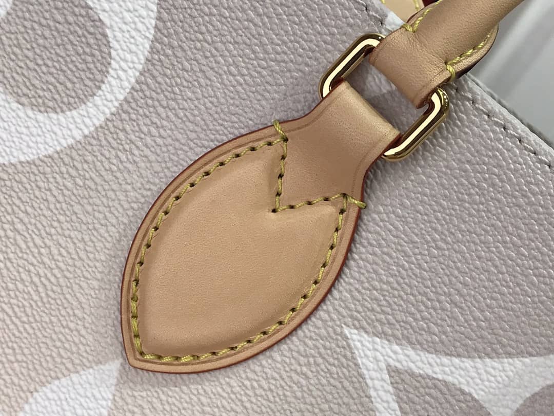 L0vis Vvtt0n OnTheGo Gm By The Pool Tote Replica M57640