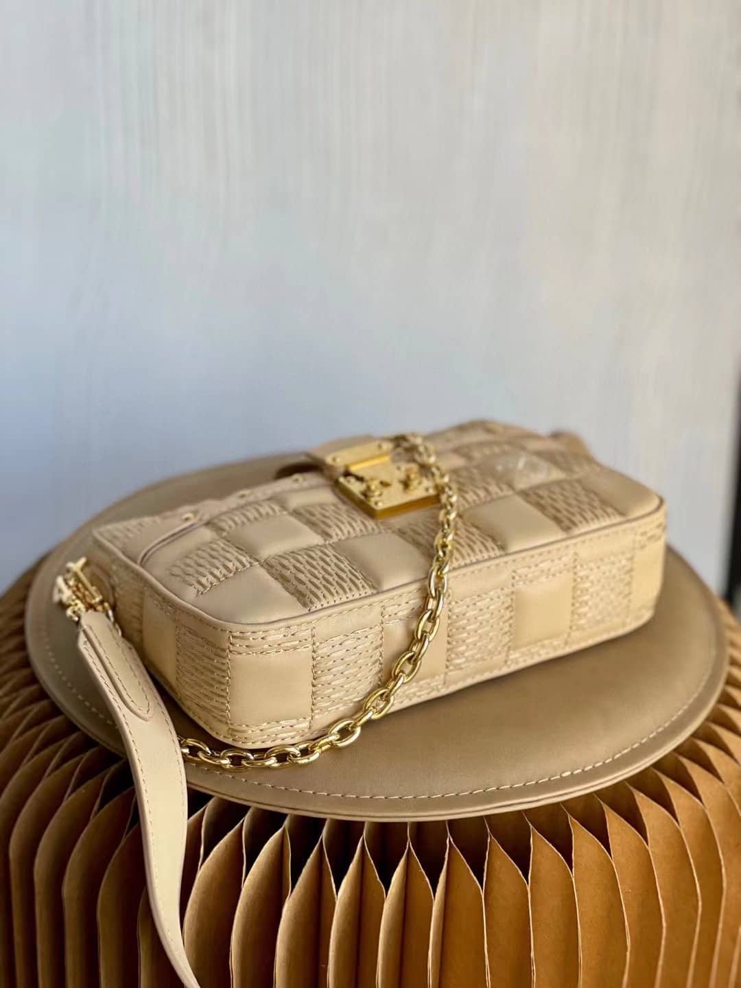 L0vis Vvtt0n Pochette Troca Beige M59048 Replica Crossbody Bag