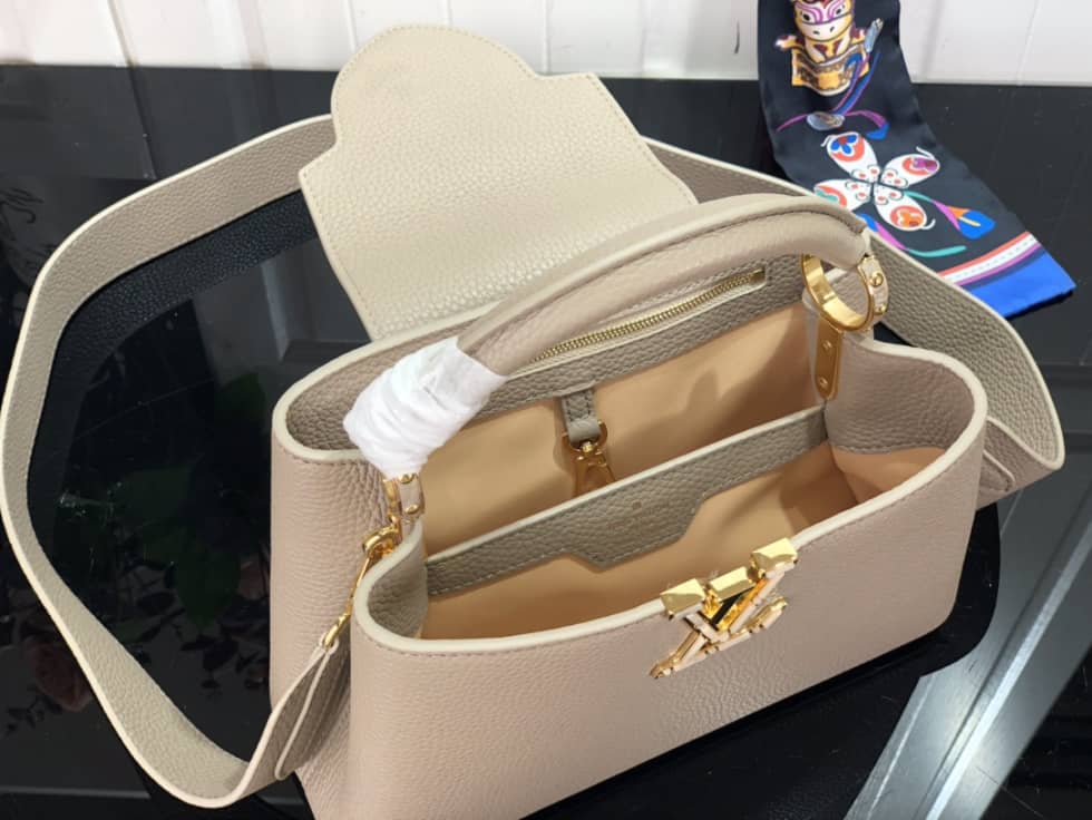 L0vis Vvtt0n Capucines BB Beige M59066 Replica Shoulder Bag