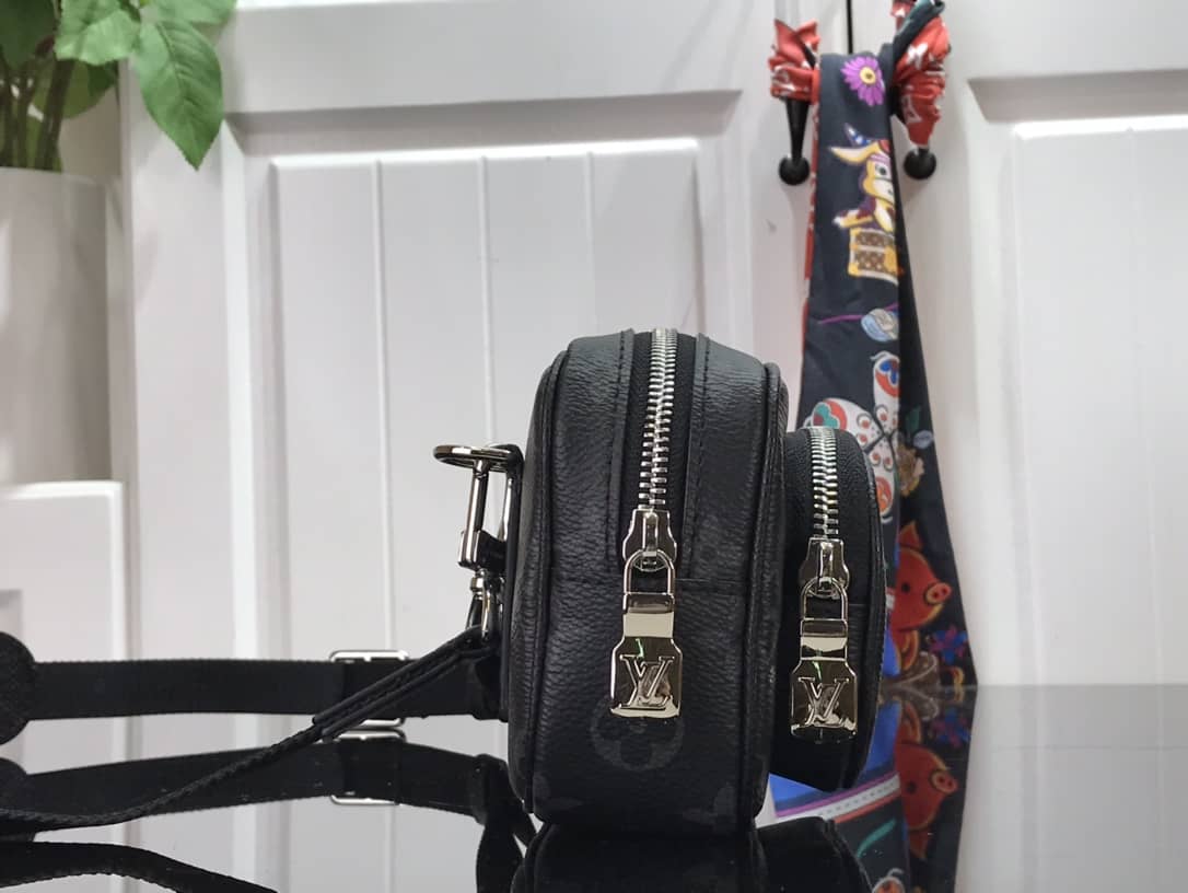 L0vis Vvtt0n Outdoor Replica Pochette Monogram Eclipse Black M30755