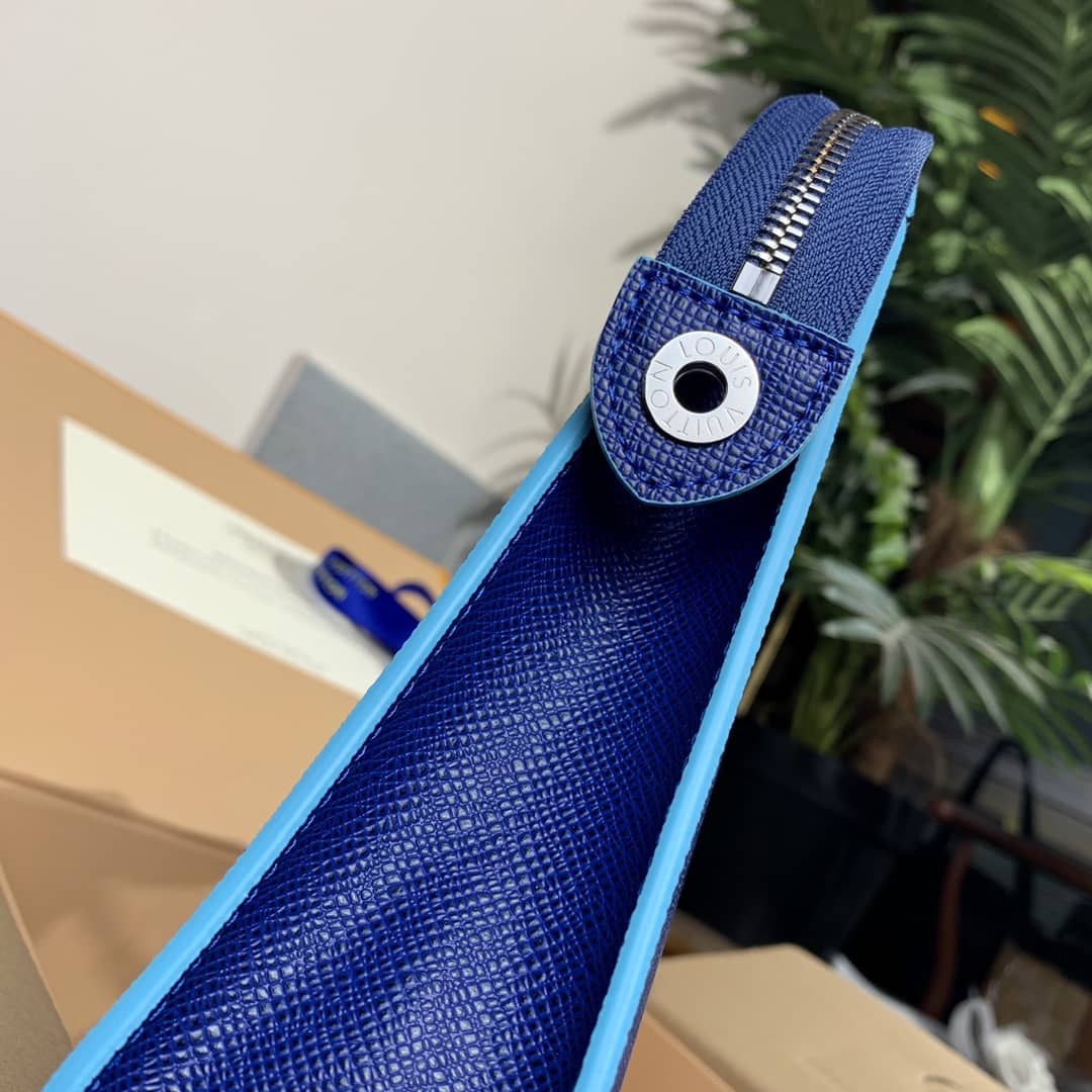 L0vis Vvtt0n Pochette Voyage MM Pouch Blue M30395 Replica