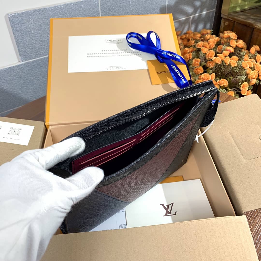 L0vis Vvtt0n Pochette Voyage MM Taiga Leather Replica Blue Red Black M30718