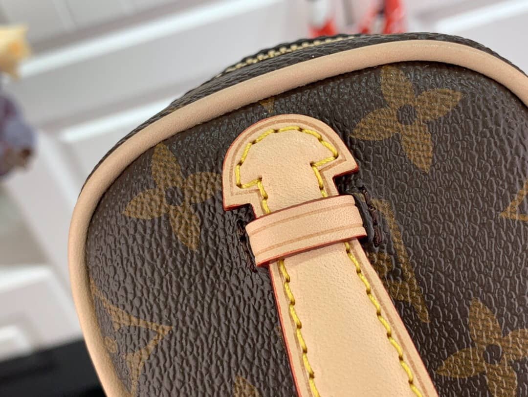 L0vis Vvtt0n Mini Monogram Canvas Beauty Case Replica M44496