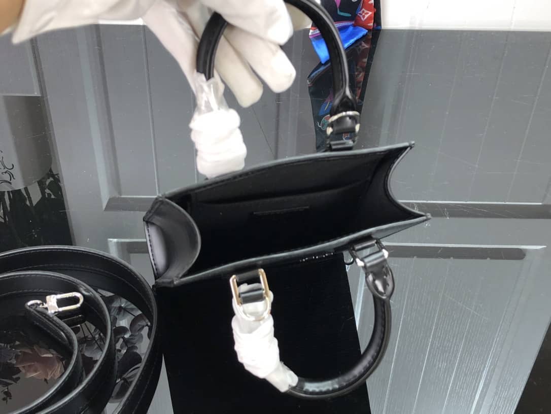 L0vis Vvtt0n Petit Sac Plat Flat Shoulder Bag Replica Black M80169