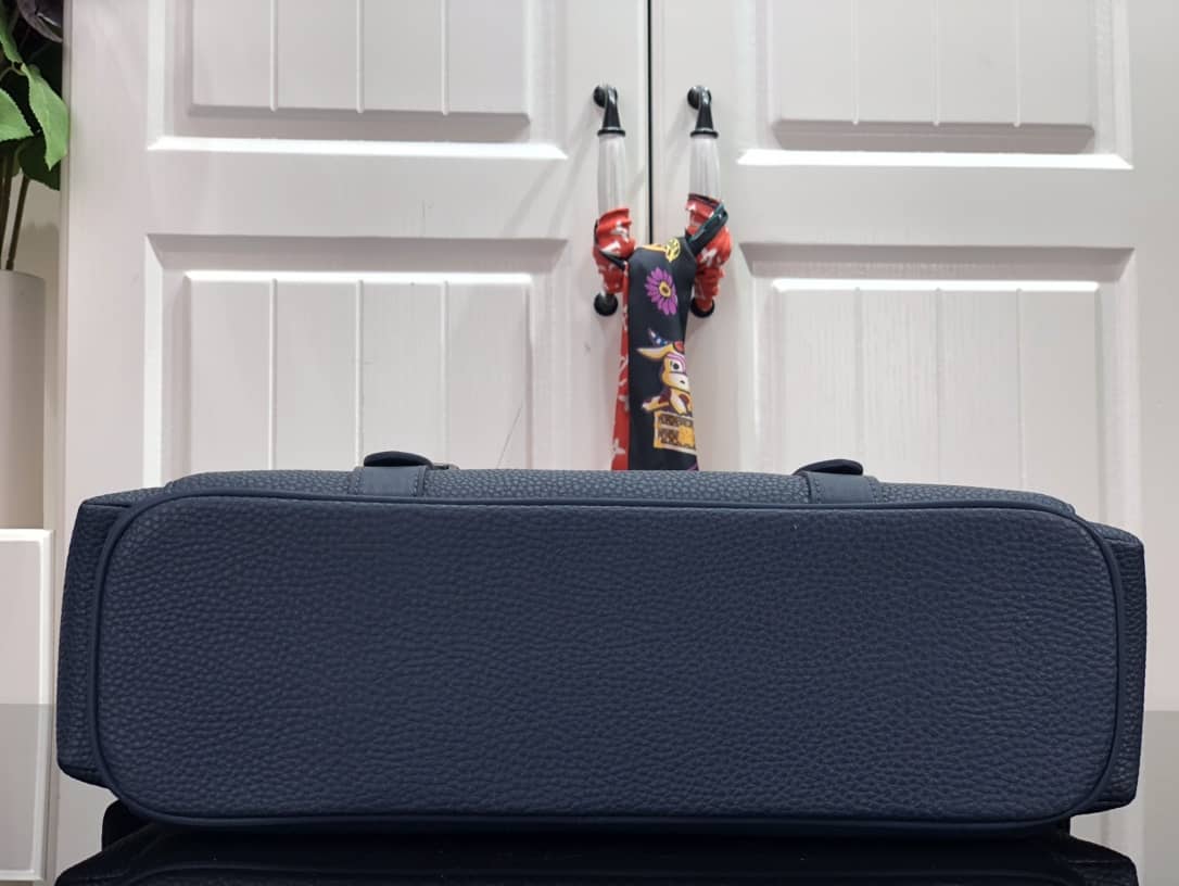 L0vis Vvtt0n Trunk Taurillon Leather Messenger Bag Replica Blue M58494