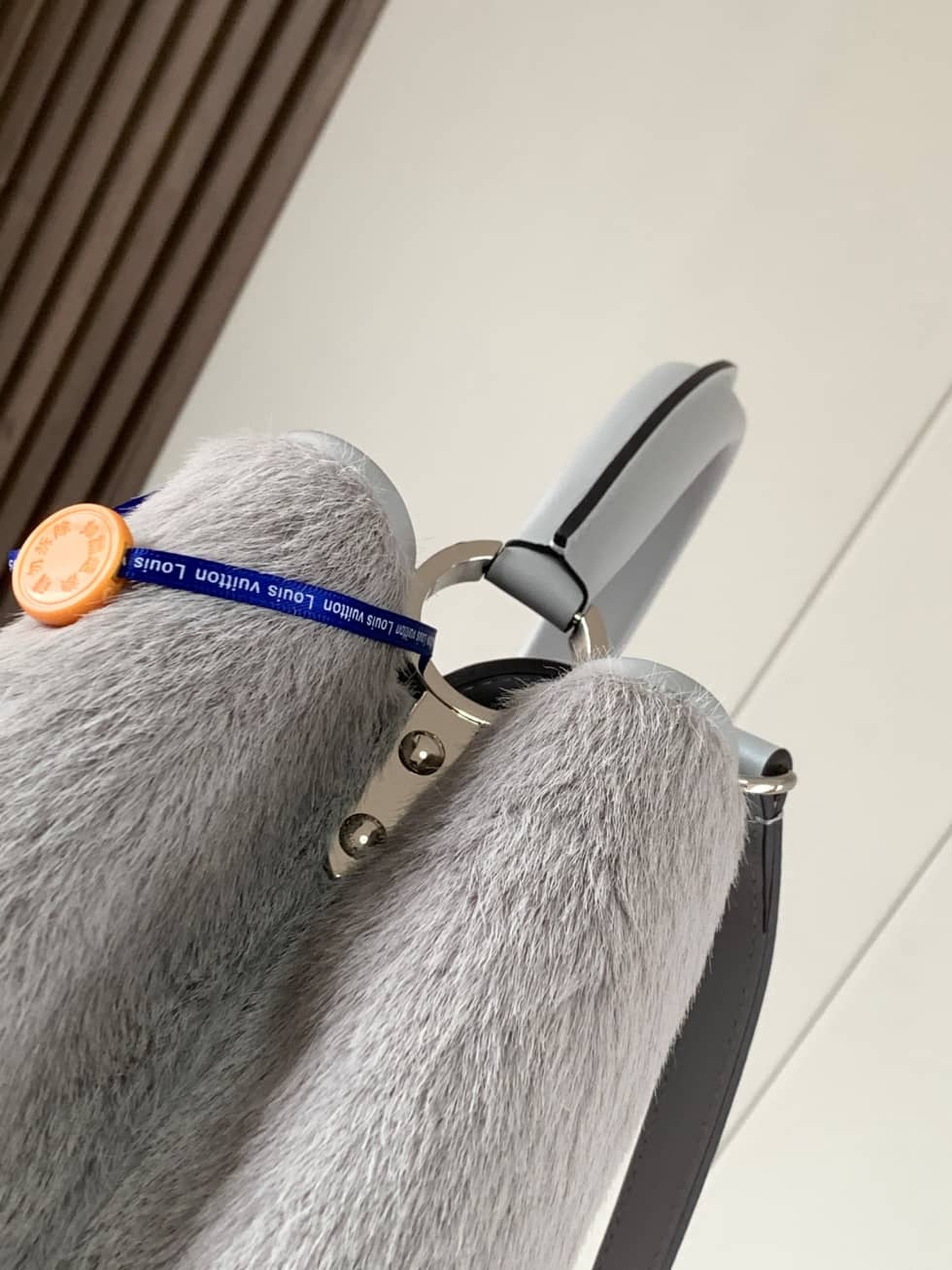 L0vis Vvtt0n Capucines MM 2way Hand Magnolia M42258 Replica Crossbody Bag