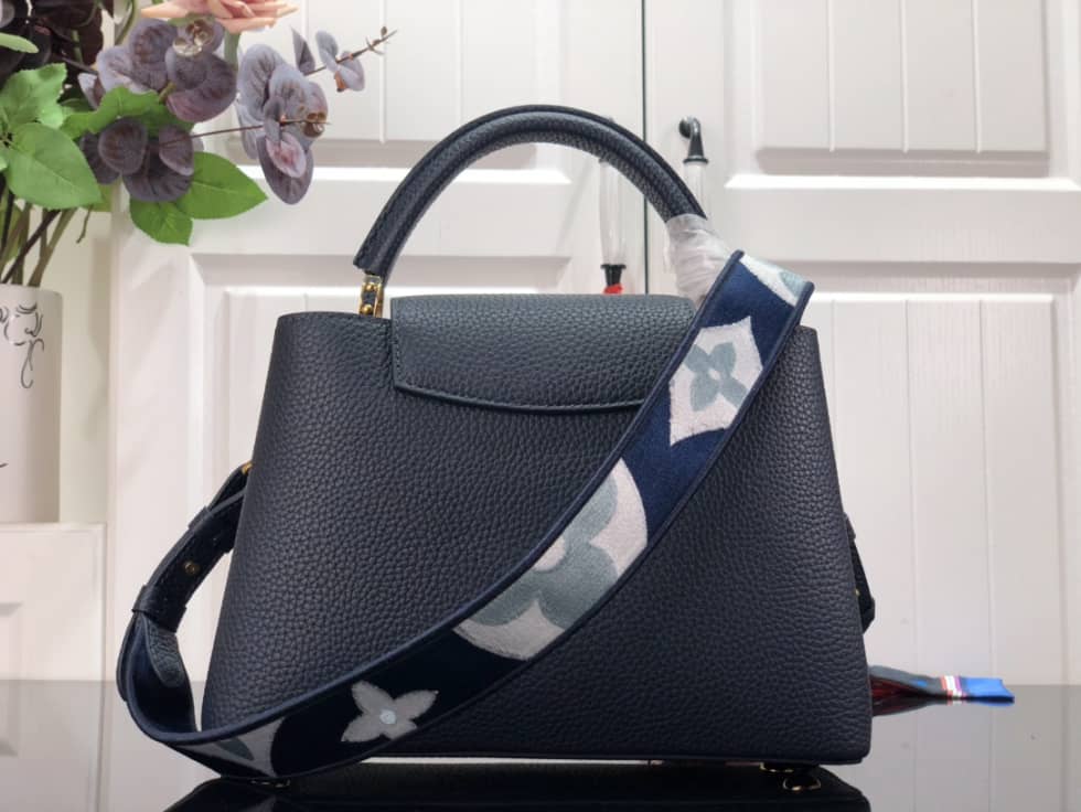 L0vis Vvtt0n Capucines BB Black M59597 Replica Shoulder Bag