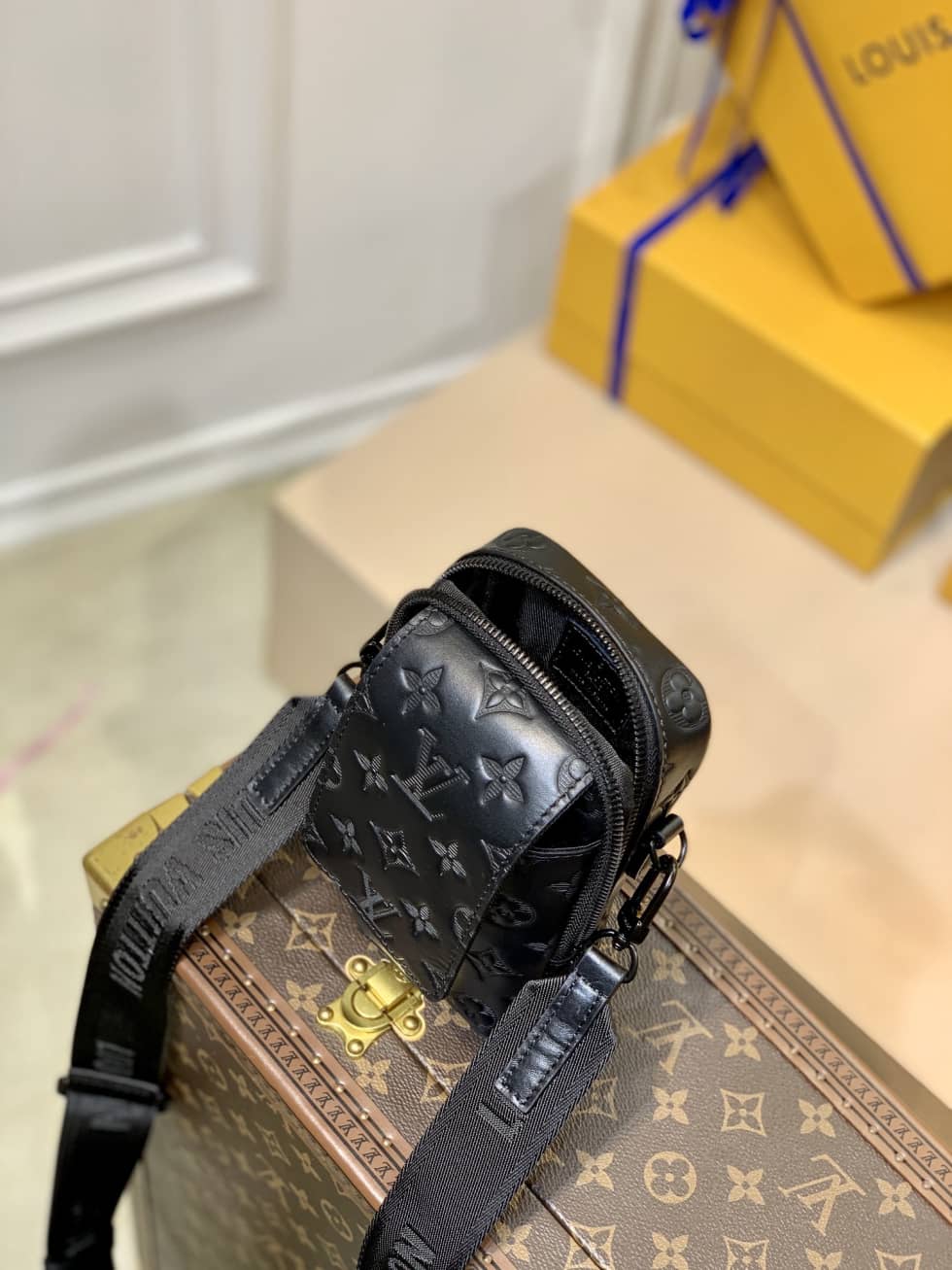 L0vis Vvtt0n x Nigo Flap Double Pouch Black M81005 Replica Phone Bag