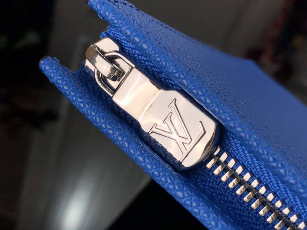 L0vis Vvtt0n Taiga Pochette Voyage Blue M59147 Replica