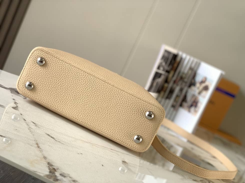 L0vis Vvtt0n Capucines BB Tote Taurillon Leather N92041 Replica Crossbody Bag